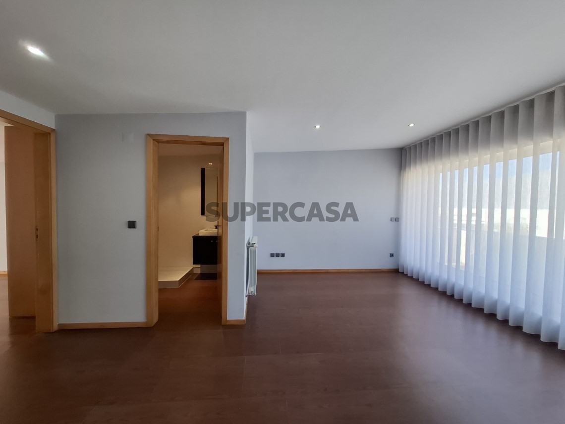 Duplex T4 Duplex à venda em Travessa da Agrela