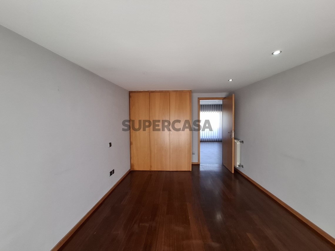 Duplex T4 Duplex à venda em Travessa da Agrela