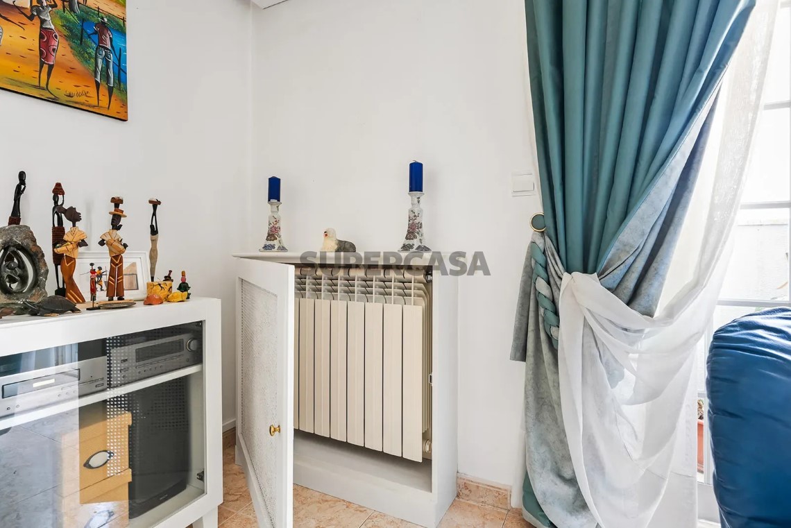 Apartment 1 Zimmer verkaufen auf Mina de Água, 4º boden