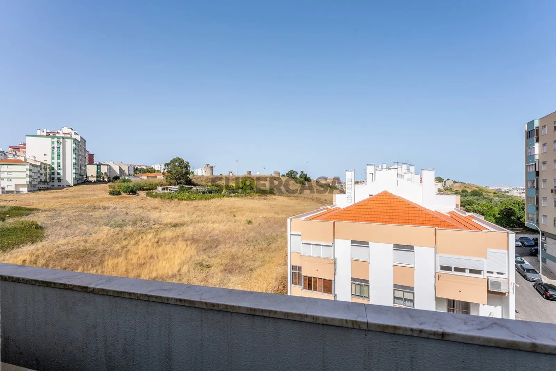 Apartment 1 Zimmer verkaufen auf Mina de Água, 4º boden