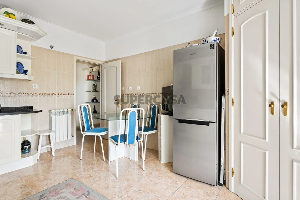 Apartment 1 Zimmer verkaufen auf Mina de Água, 4º boden
