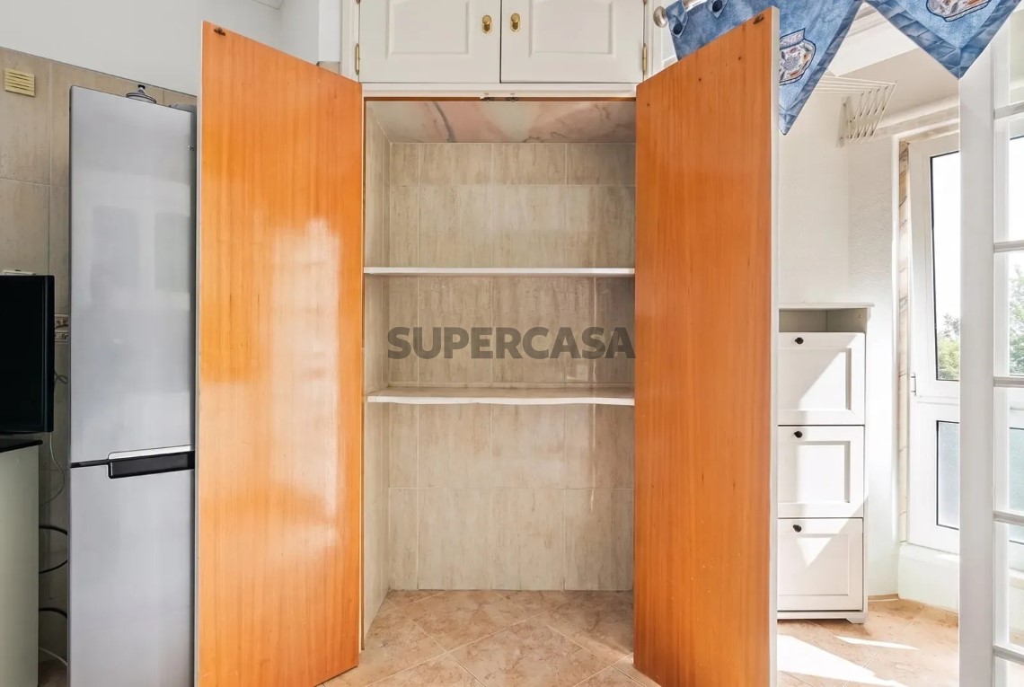 Apartment 1 Zimmer verkaufen auf Mina de Água, 4º boden