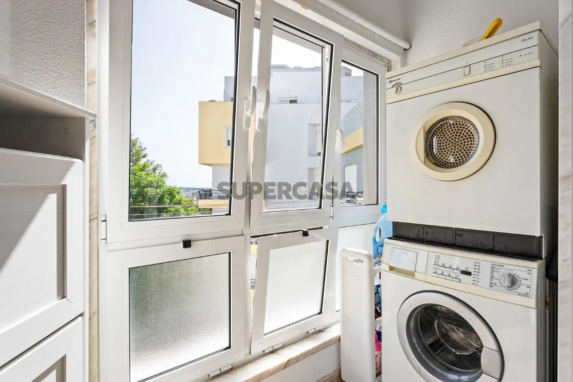 Apartment 1 Zimmer verkaufen auf Mina de Água, 4º boden
