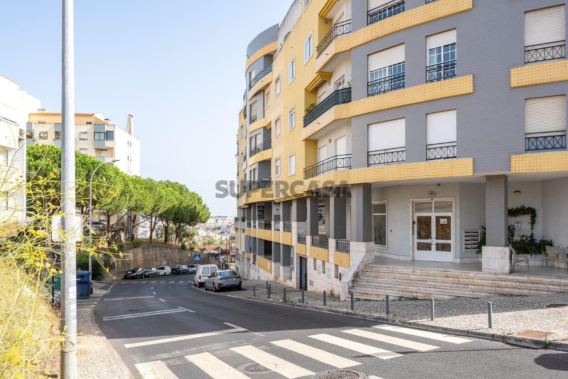Apartment 1 Zimmer verkaufen auf Mina de Água, 4º boden
