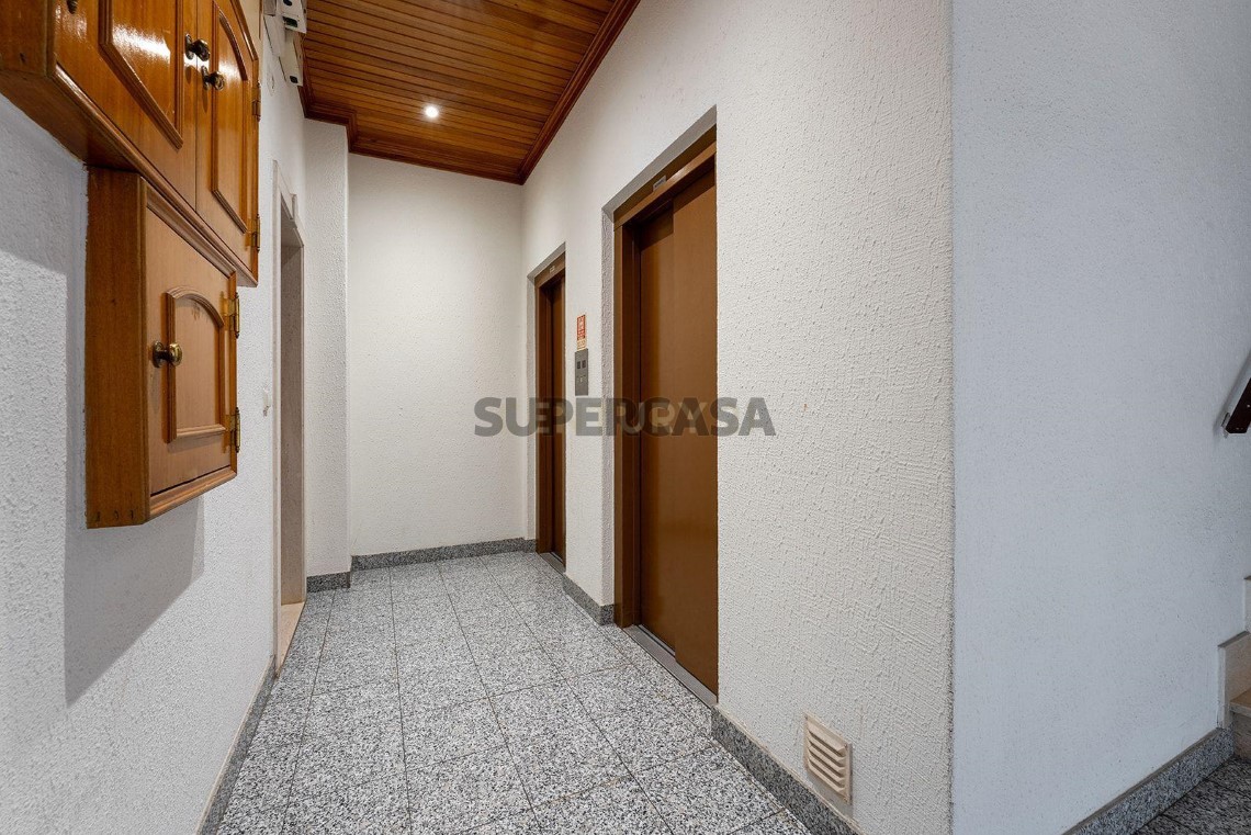 Apartment 1 Zimmer verkaufen auf Mina de Água, 4º boden