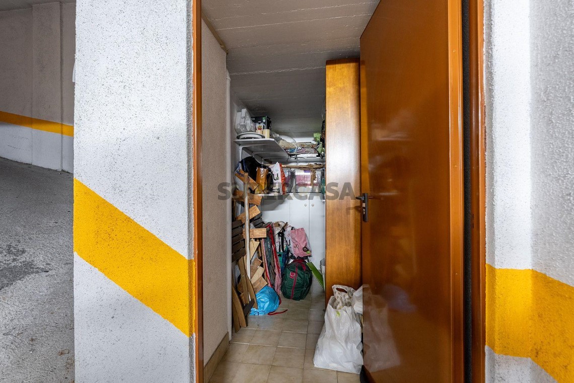 Apartment 1 Zimmer verkaufen auf Mina de Água, 4º boden