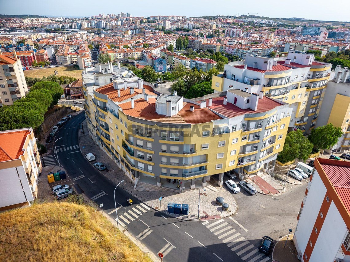 Apartment 1 Zimmer verkaufen auf Mina de Água, 4º boden