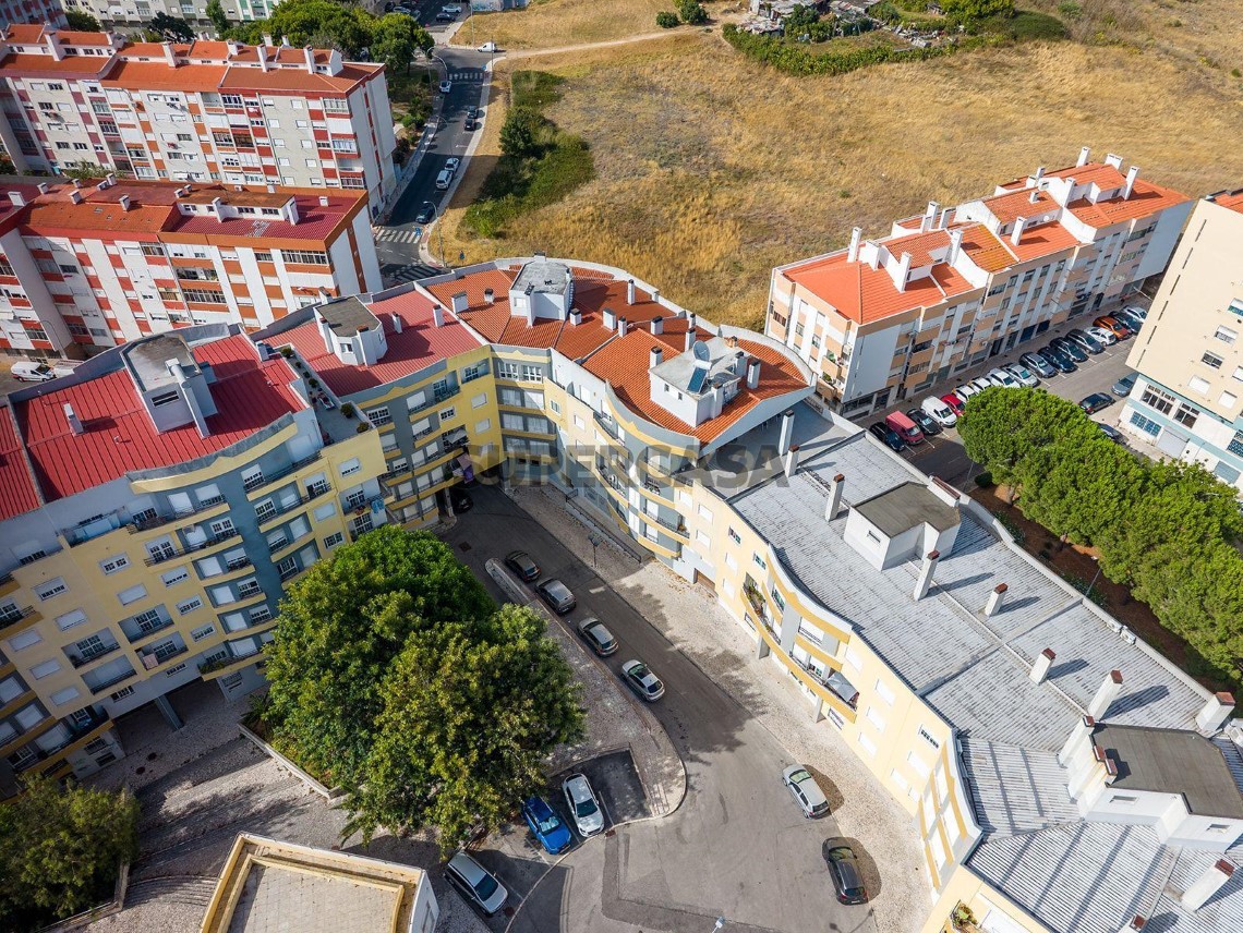 Apartment 1 Zimmer verkaufen auf Mina de Água, 4º boden