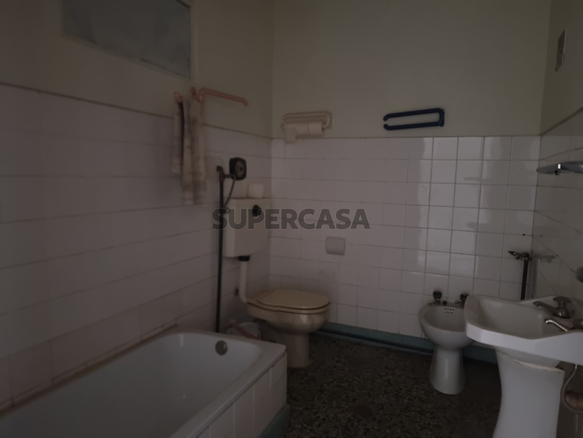 Haus 6 Zimmer Duplex verkaufen auf Avenida General Humberto Delgado