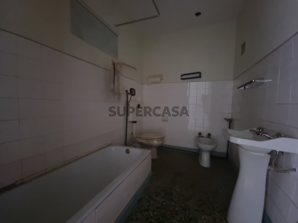Haus 6 Zimmer Duplex verkaufen auf Avenida General Humberto Delgado