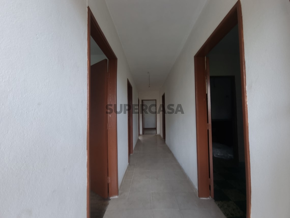 Haus 6 Zimmer Duplex verkaufen auf Avenida General Humberto Delgado
