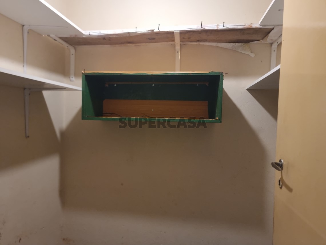 Haus 6 Zimmer Duplex verkaufen auf Avenida General Humberto Delgado