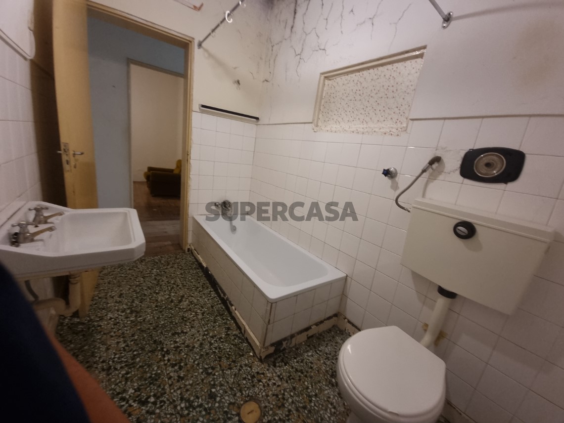Haus 6 Zimmer Duplex verkaufen auf Avenida General Humberto Delgado