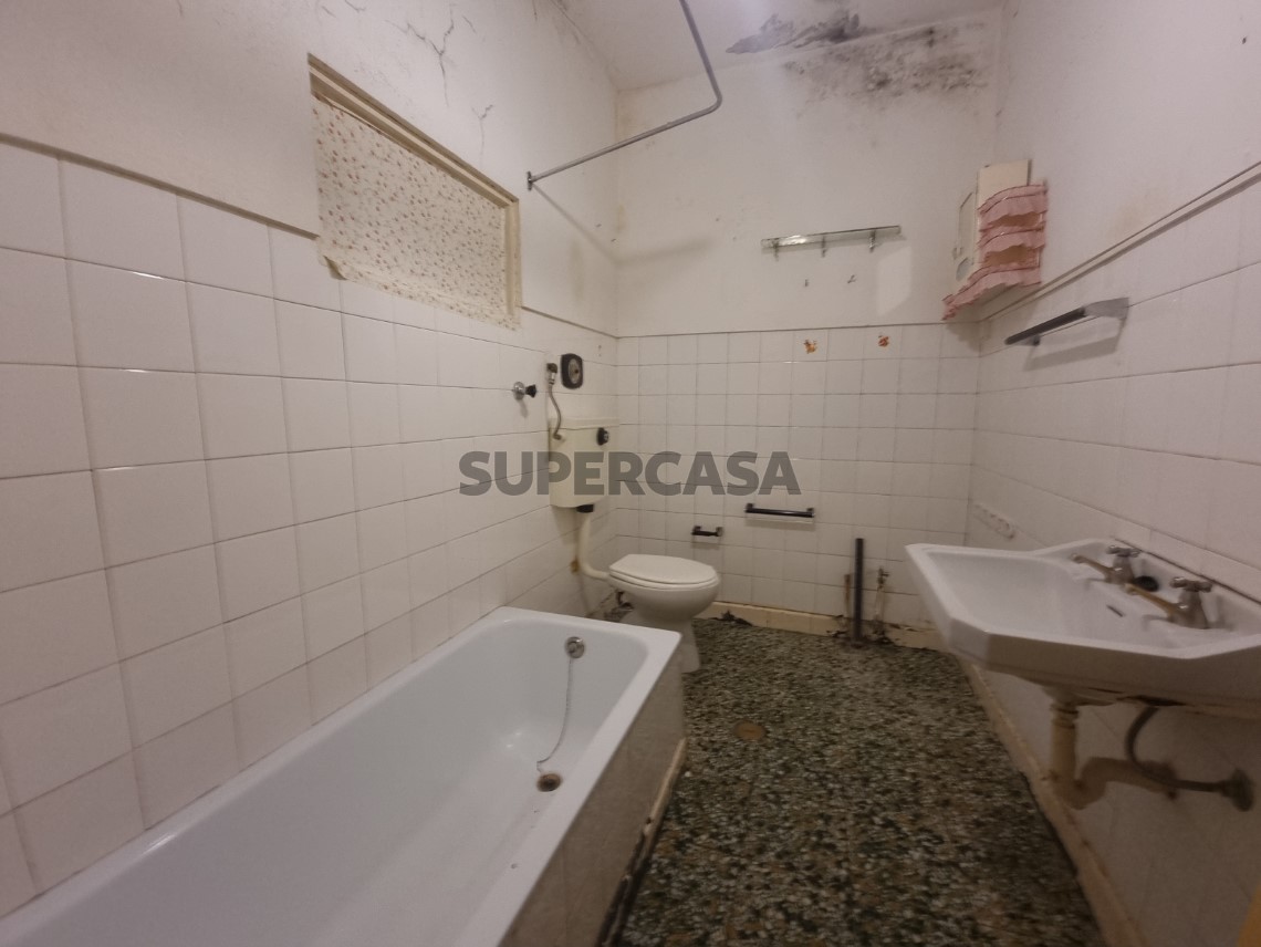 Haus 6 Zimmer Duplex verkaufen auf Avenida General Humberto Delgado