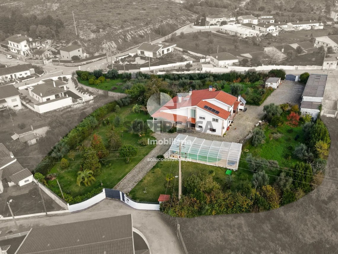Casa 6 habitaciones en venta en Cernache