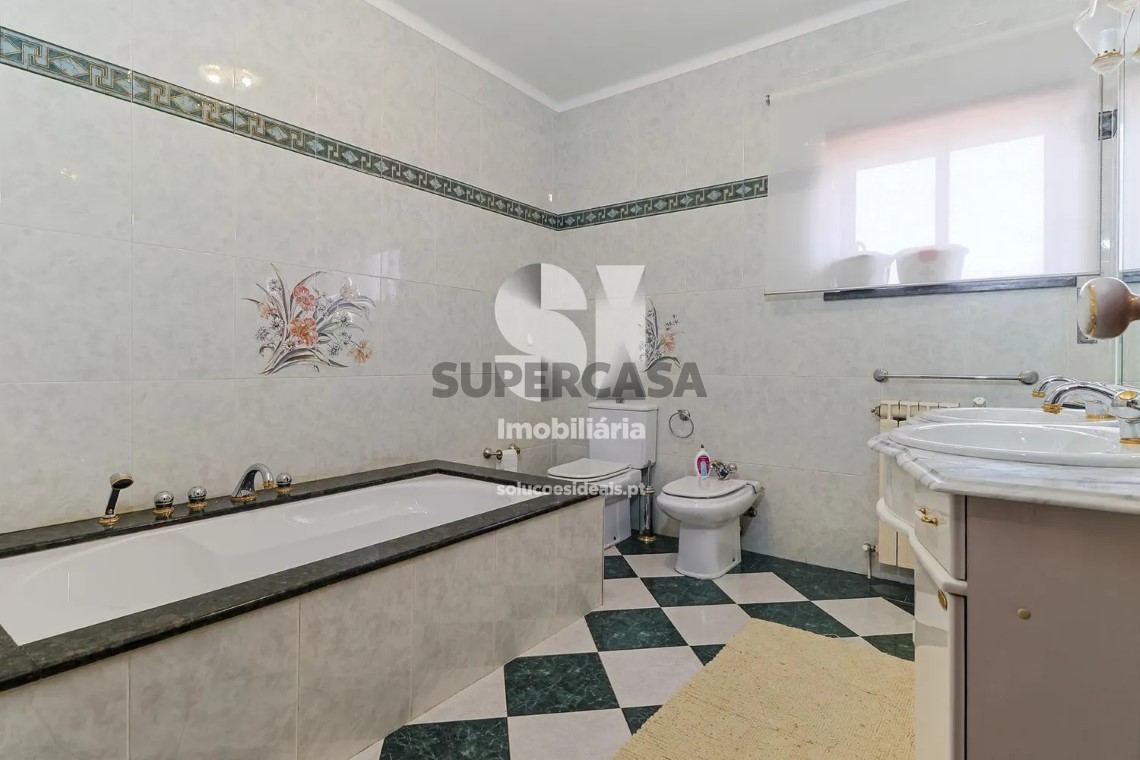 Casa 6 habitaciones en venta en Cernache