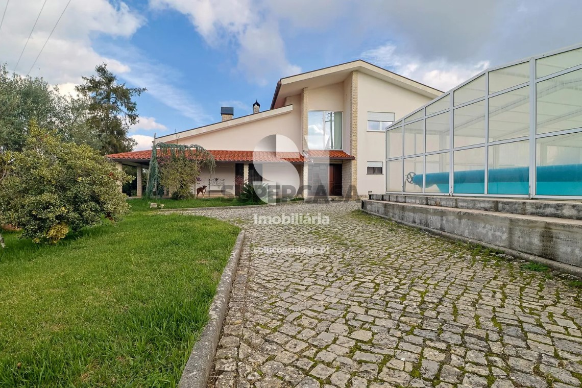 Casa 6 habitaciones en venta en Cernache