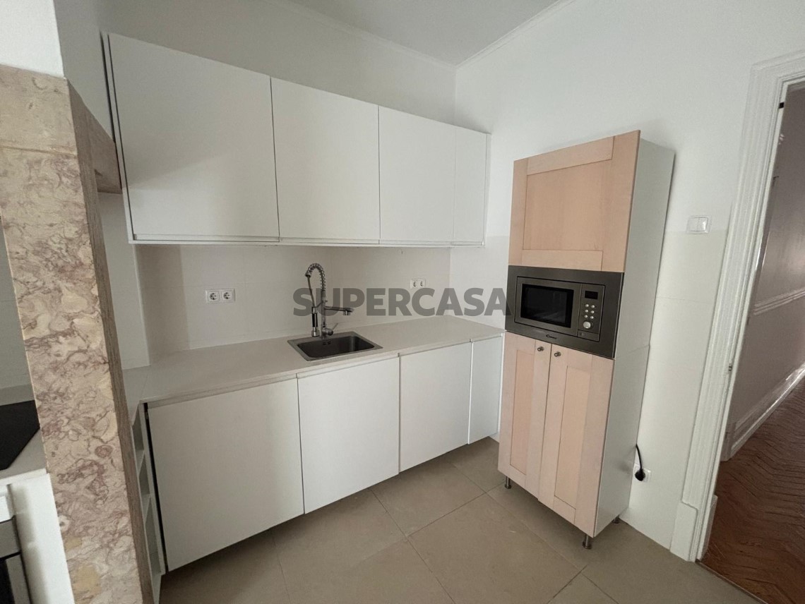 W5241 - Apartamento T2 + 1 na Alameda | Wallis Real Estate