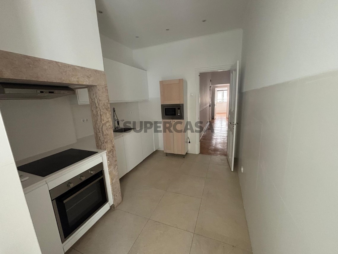 W5241 - Apartamento T2 + 1 na Alameda | Wallis Real Estate
