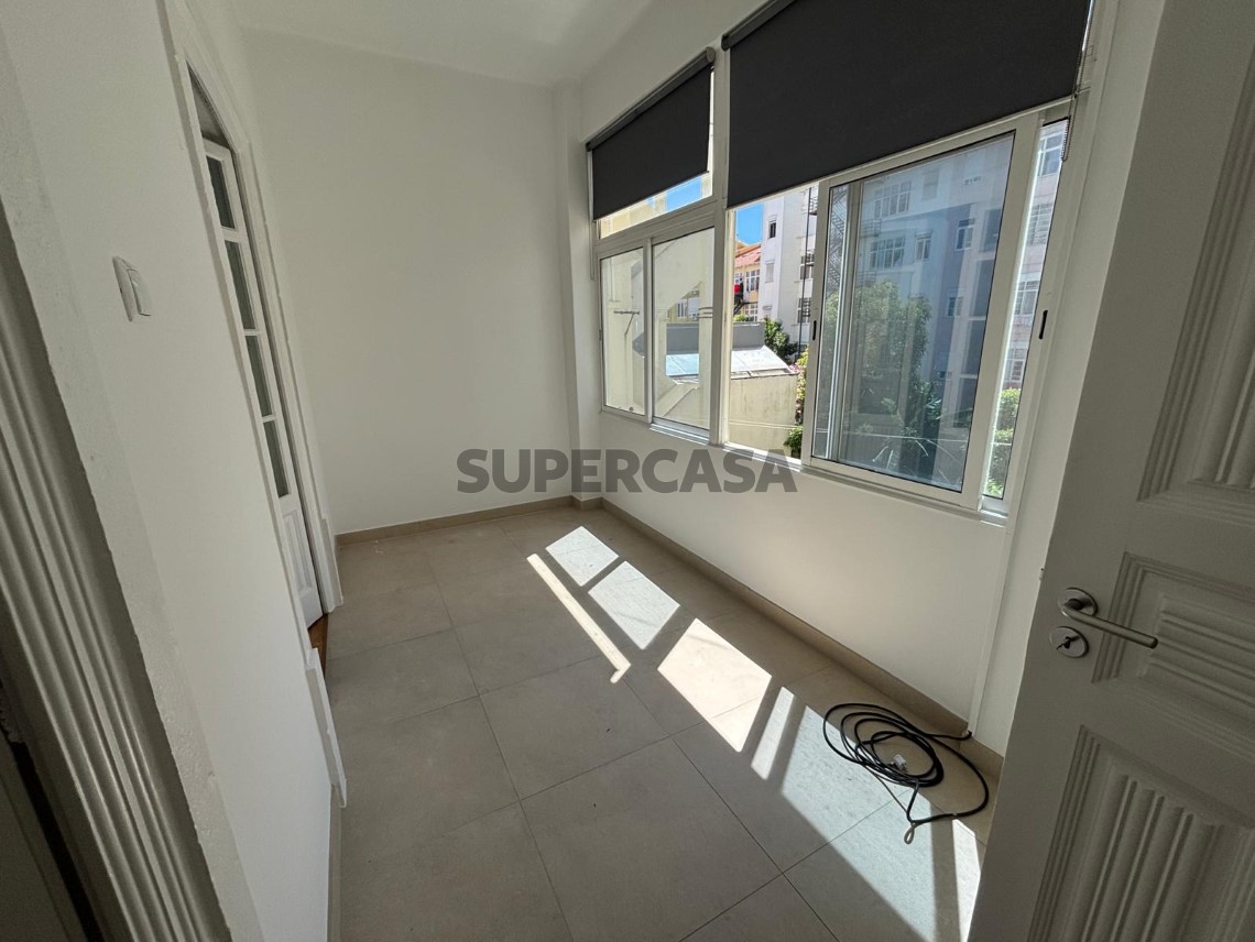 W5241 - Apartamento T2 + 1 na Alameda | Wallis Real Estate