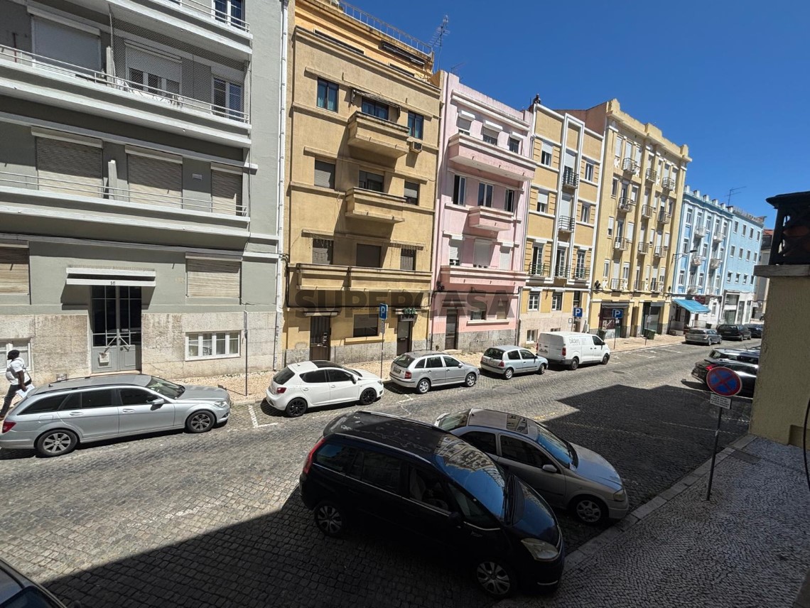 W5241 - Apartamento T2 + 1 na Alameda | Wallis Real Estate