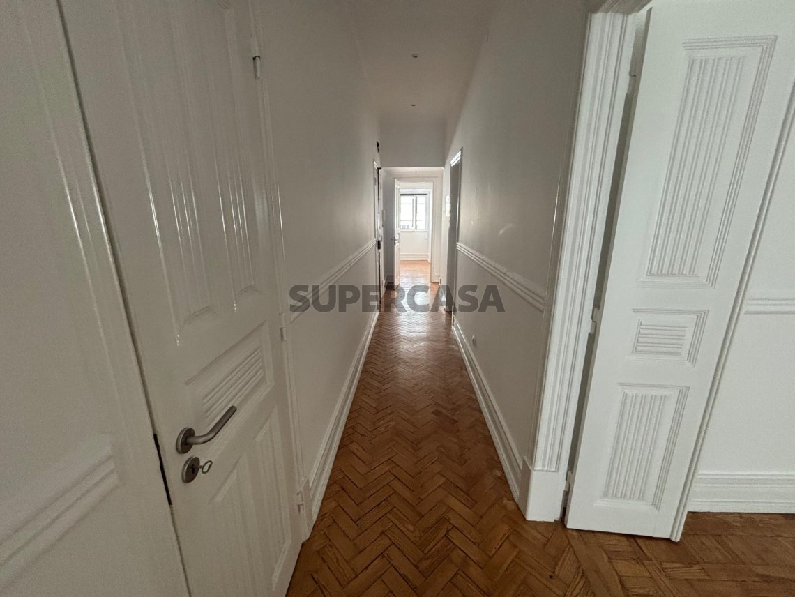W5241 - Apartamento T2 + 1 na Alameda | Wallis Real Estate