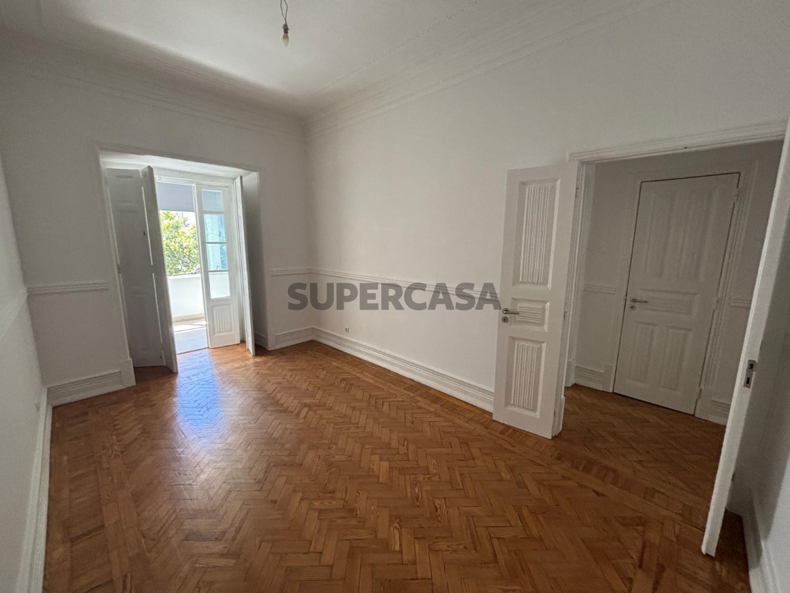 W5241 - Apartamento T2 + 1 na Alameda | Wallis Real Estate