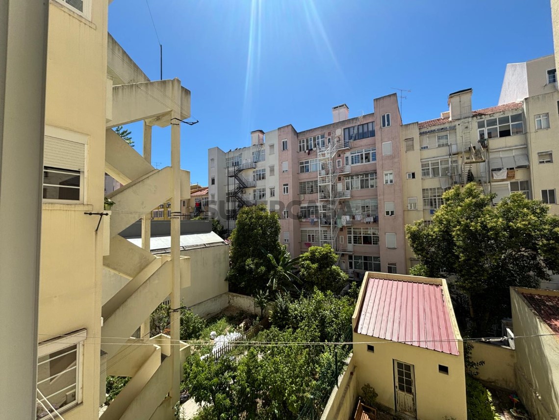 W5241 - Apartamento T2 + 1 na Alameda | Wallis Real Estate