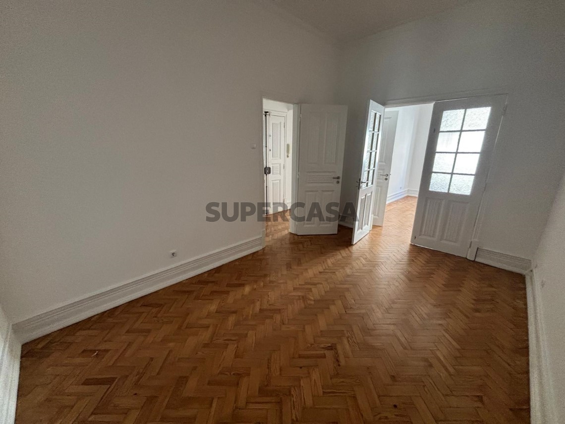 W5241 - Apartamento T2 + 1 na Alameda | Wallis Real Estate