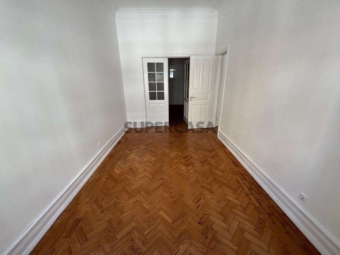 W5241 - Apartamento T2 + 1 na Alameda | Wallis Real Estate