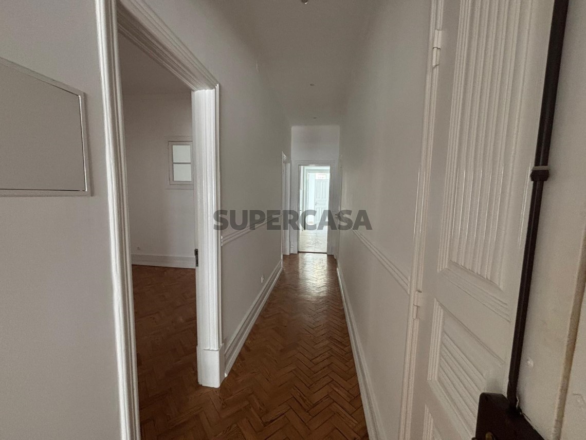 W5241 - Apartamento T2 + 1 na Alameda | Wallis Real Estate
