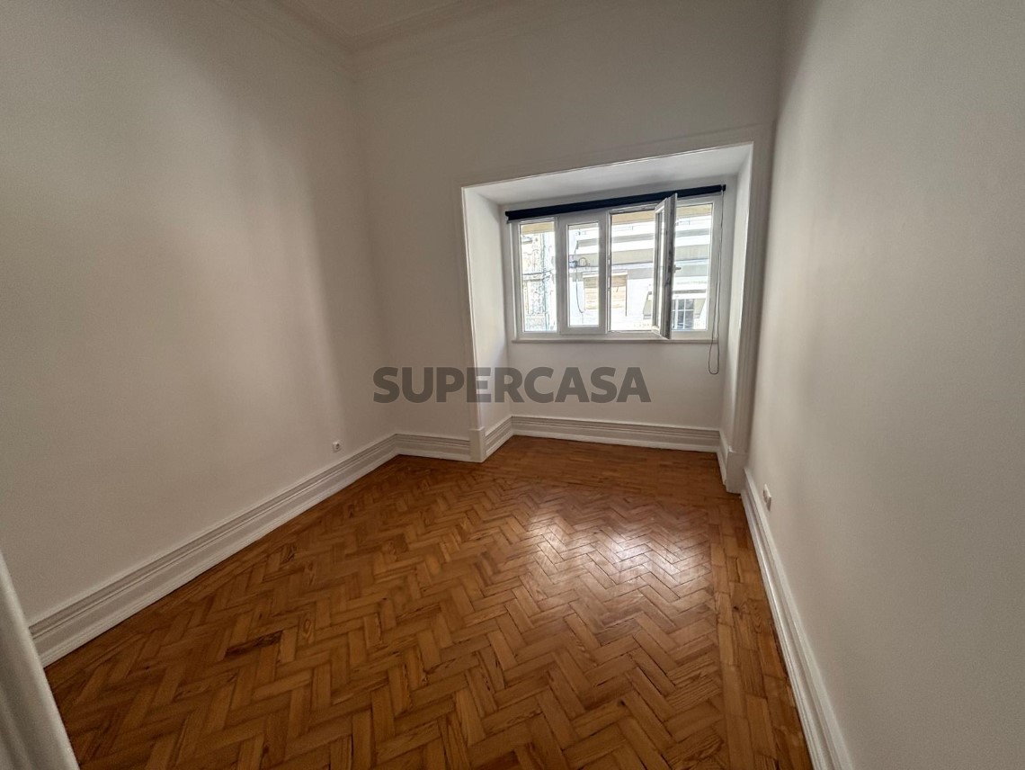 W5241 - Apartamento T2 + 1 na Alameda | Wallis Real Estate
