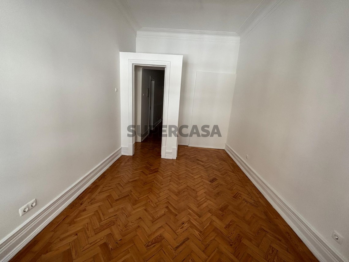 W5241 - Apartamento T2 + 1 na Alameda | Wallis Real Estate