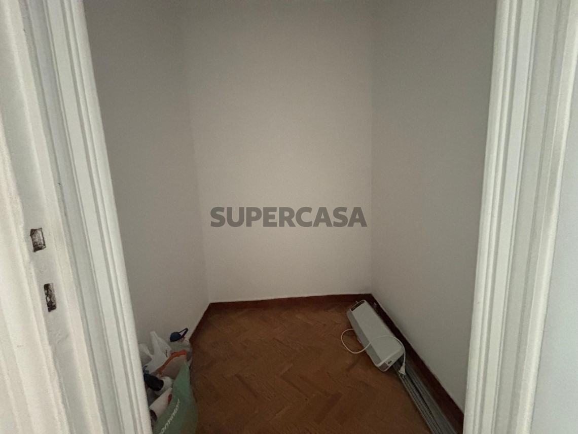 W5241 - Apartamento T2 + 1 na Alameda | Wallis Real Estate