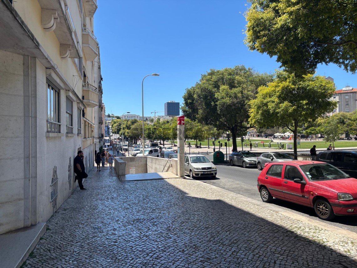 W5241 - Apartamento T2 + 1 na Alameda | Wallis Real Estate