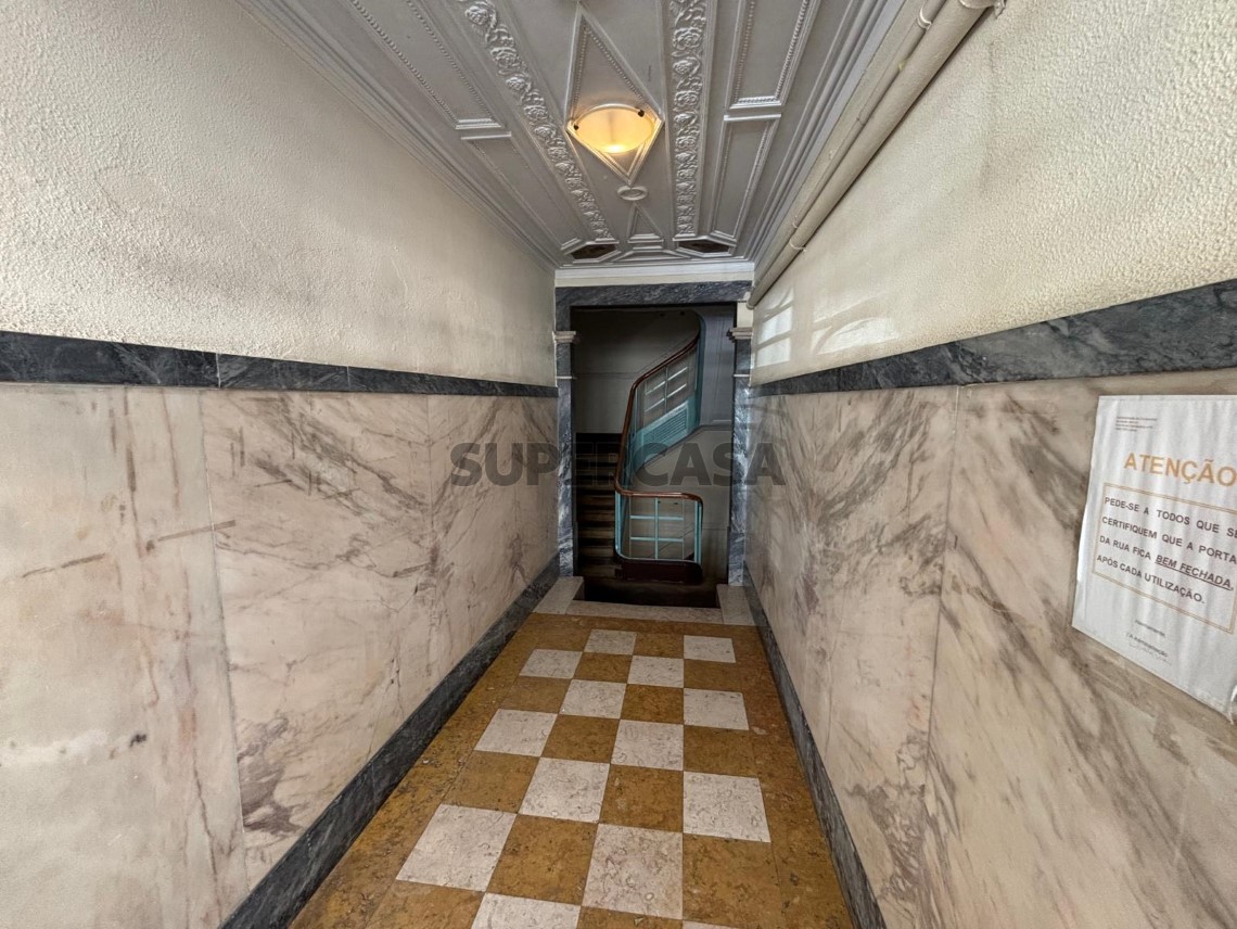 W5241 - Apartamento T2 + 1 na Alameda | Wallis Real Estate