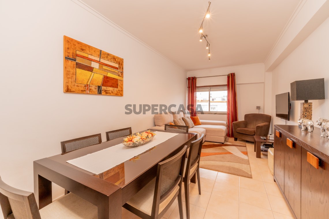 Apartamento T3 com boas áreas e óptima exposição solar em Casal de São Brás