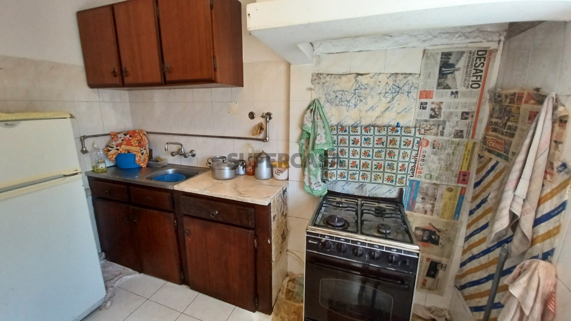 Prédio com habitação, armazém, e logradouro a 3 minutos de Tomar.