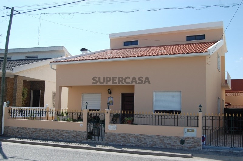Moradia T5 Duplex à venda em Vila Nova da Barquinha