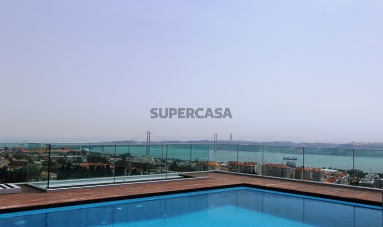 Nova construção à venda na Rua Dom Jorge da Costa