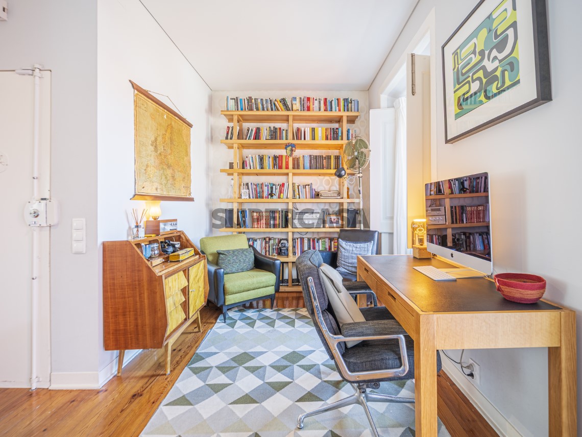 Apartamento T4 Duplex, Varandas e Garagem - Calçada de Santo António
