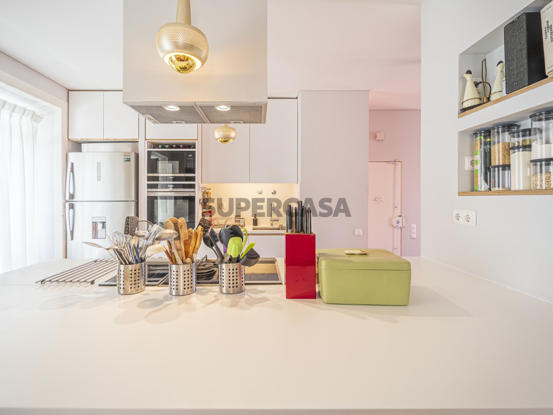Apartamento T4 Duplex, Varandas e Garagem - Calçada de Santo António