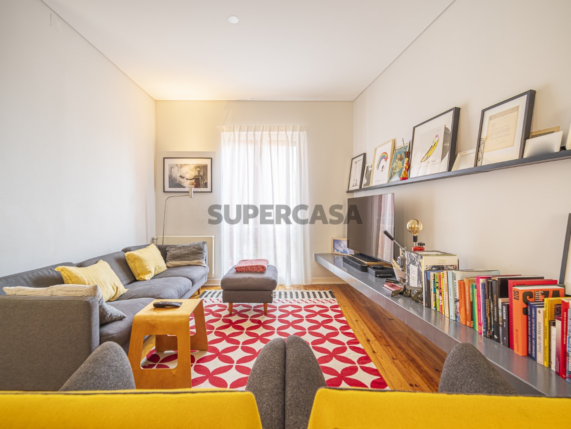 Apartamento T4 Duplex, Varandas e Garagem - Calçada de Santo António