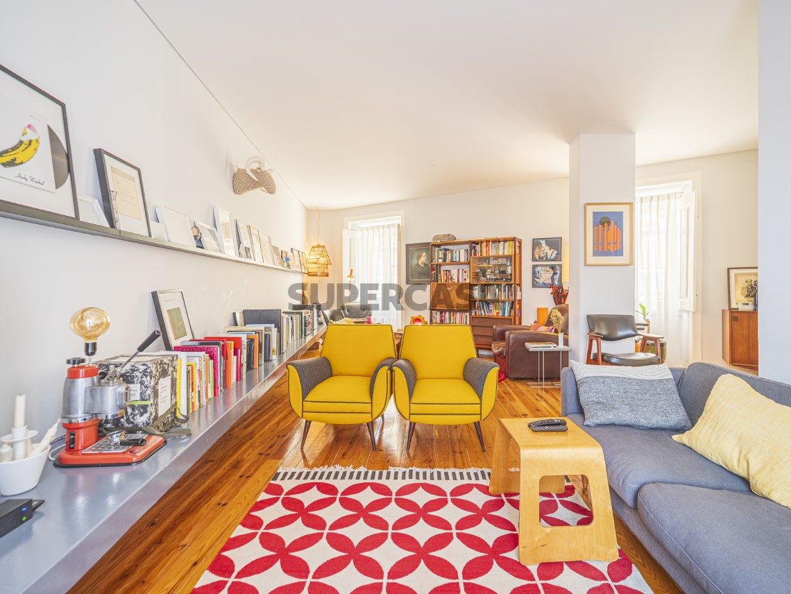 Apartamento T4 Duplex, Varandas e Garagem - Calçada de Santo António