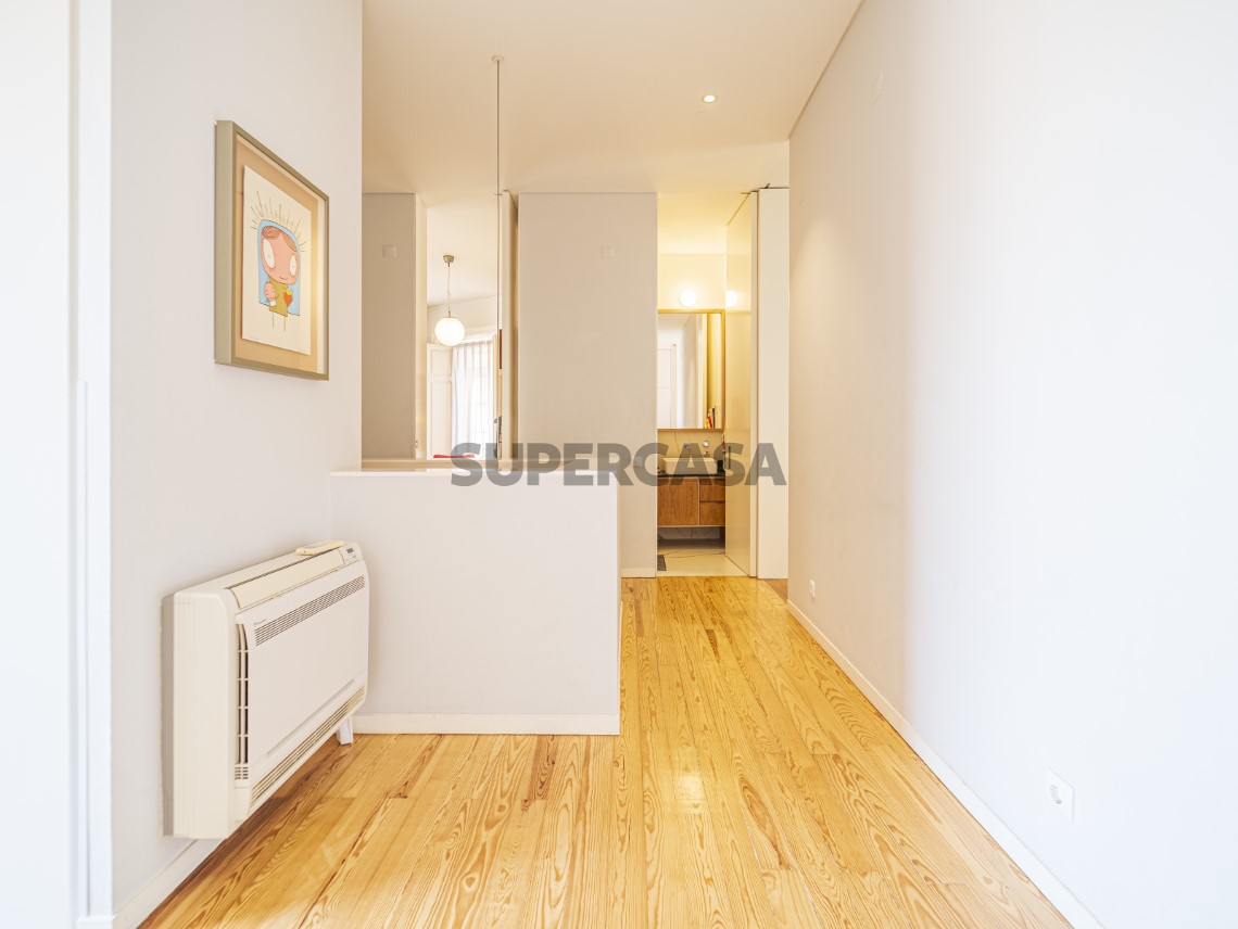 Apartamento T4 Duplex, Varandas e Garagem - Calçada de Santo António