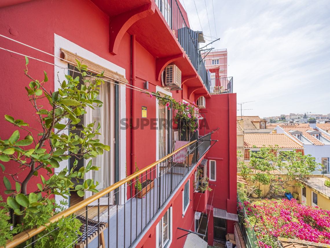 Apartamento T4 Duplex, Varandas e Garagem - Calçada de Santo António