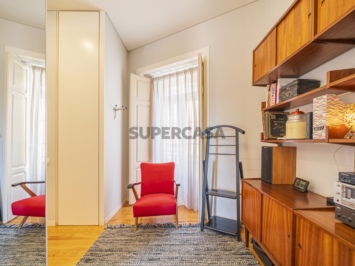 Apartamento T4 Duplex, Varandas e Garagem - Calçada de Santo António