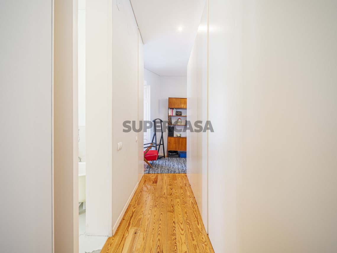 Apartamento T4 Duplex, Varandas e Garagem - Calçada de Santo António