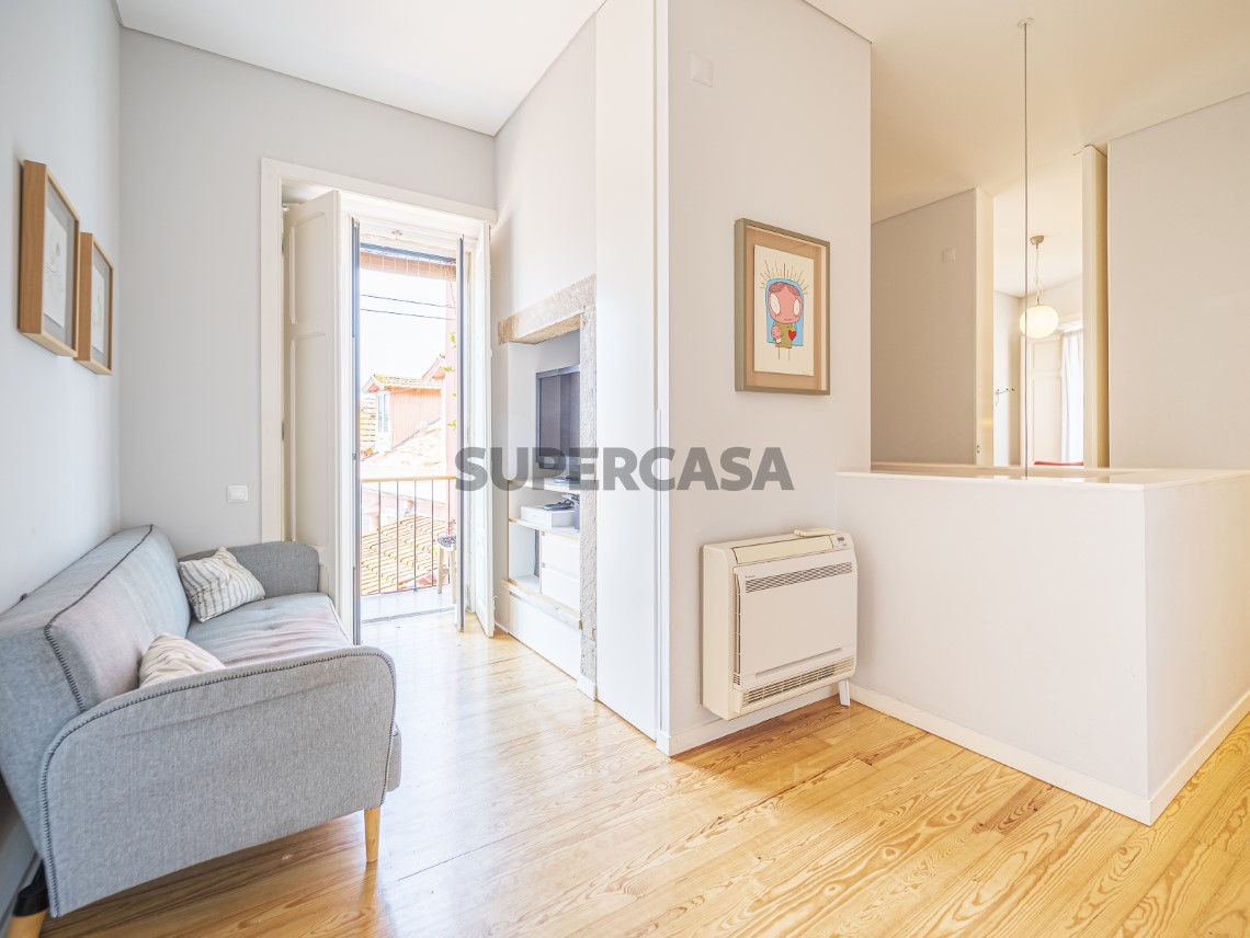 Apartamento T4 Duplex, Varandas e Garagem - Calçada de Santo António