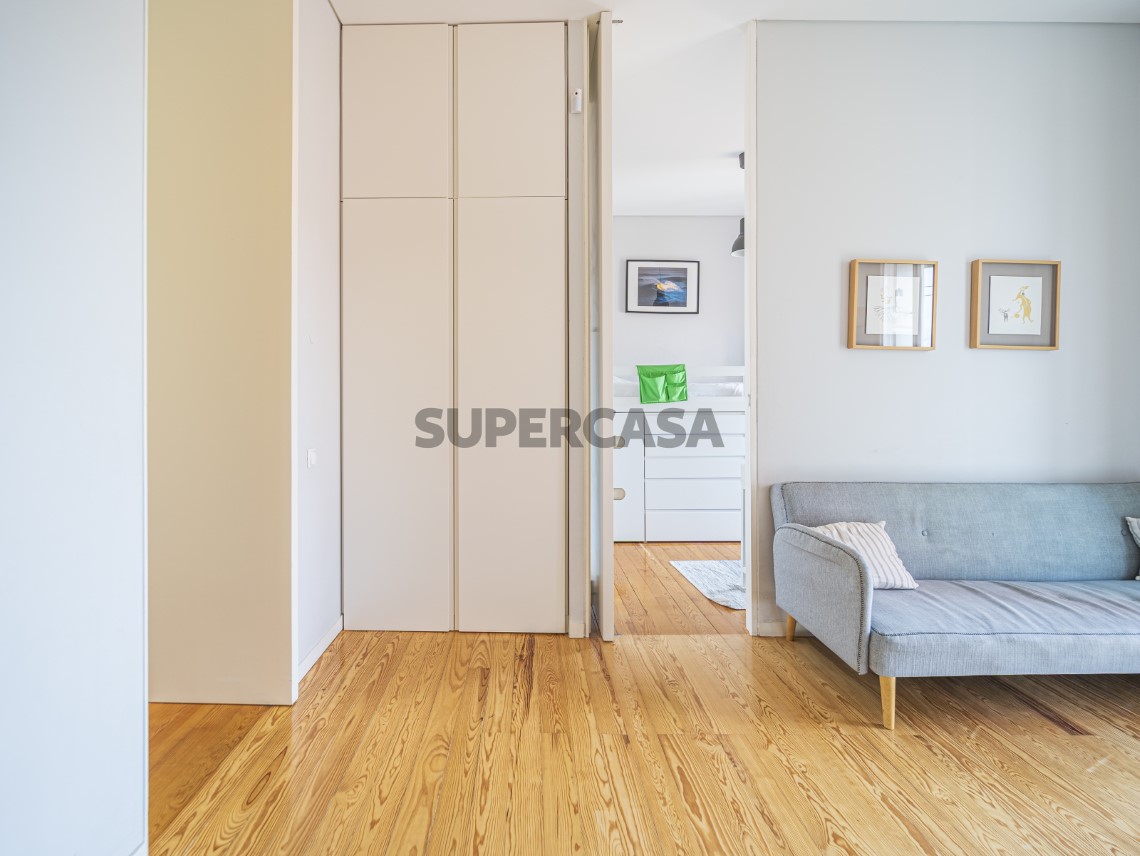 Apartamento T4 Duplex, Varandas e Garagem - Calçada de Santo António